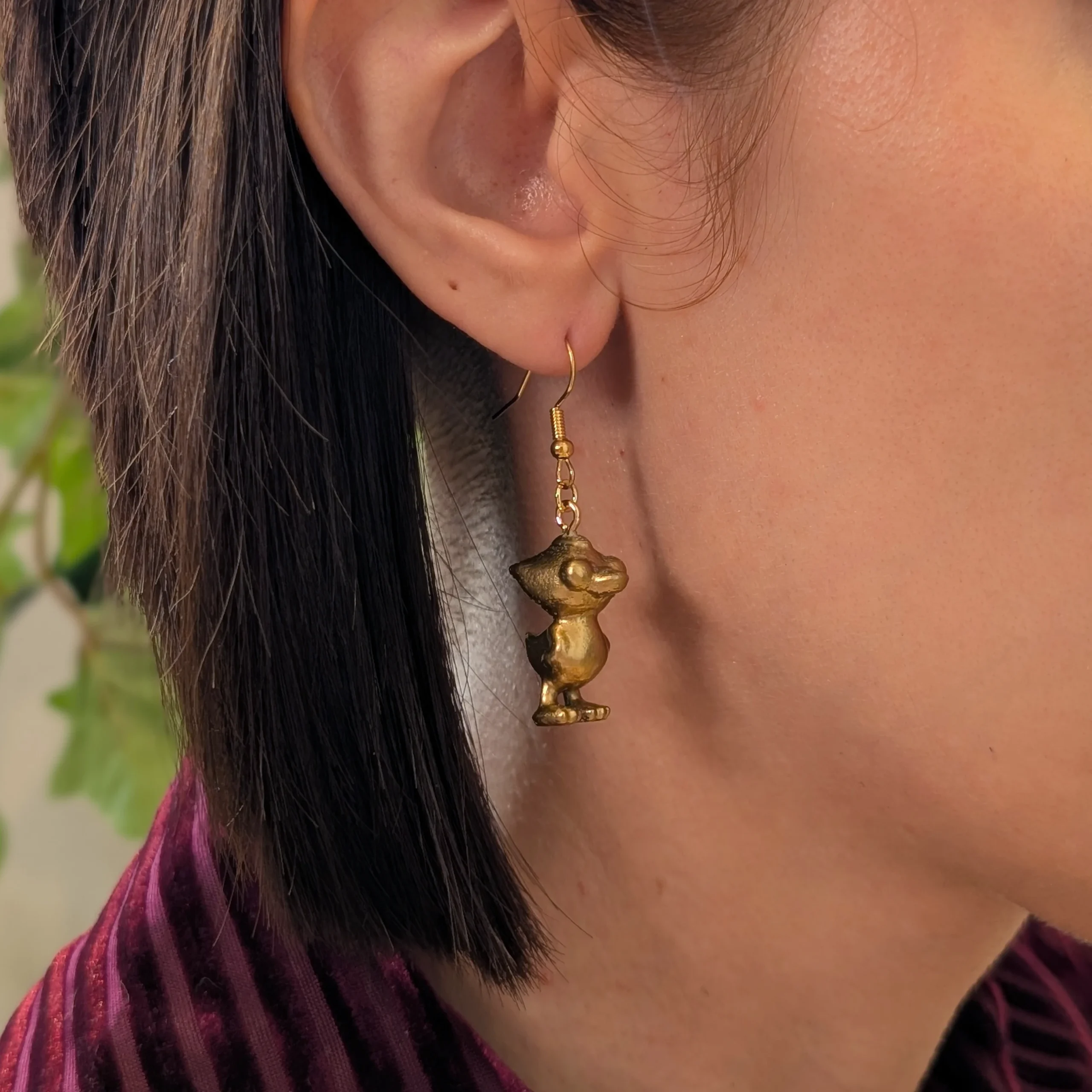 Tarquinn Duck gold earrings worn on a model